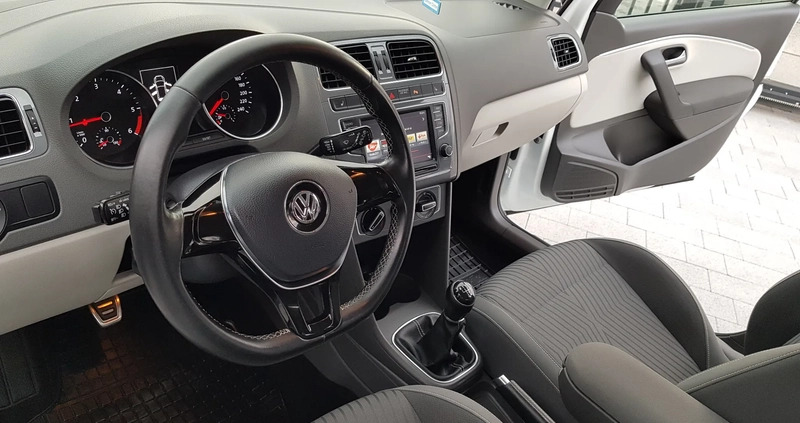 Volkswagen Polo cena 38900 przebieg: 145000, rok produkcji 2016 z Strzegom małe 781